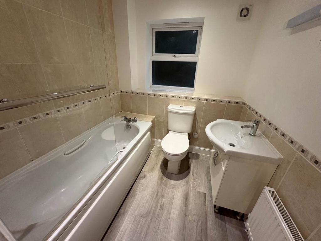 Falcon court 2 bathr