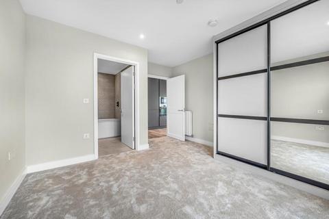 3 bedroom apartment to rent, Cairncross House, Kidbrooke Village, London