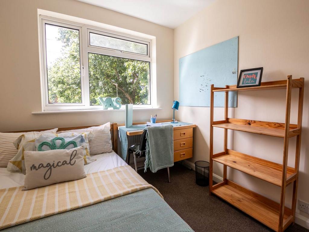 34 Hanover studentacc