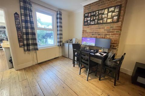 2 bedroom terraced house for sale, Meadow Road, Salisbury SP2