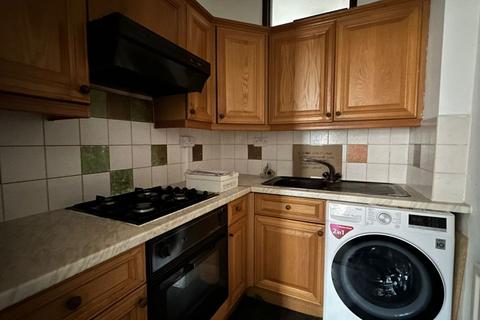 undefined, Flat 3, 31 Balham Hill, Wandsworth, London, SW12 9DX