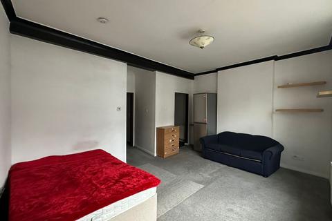 undefined, Flat 3, 31 Balham Hill, Wandsworth, London, SW12 9DX