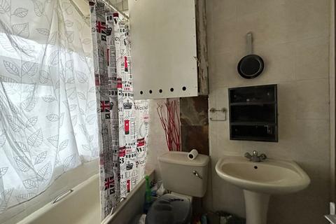 undefined, Flat 3, 31 Balham Hill, Wandsworth, London, SW12 9DX