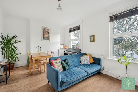 2 bedroom flat for sale, Pellatt Grove, Wood Green, London, N22