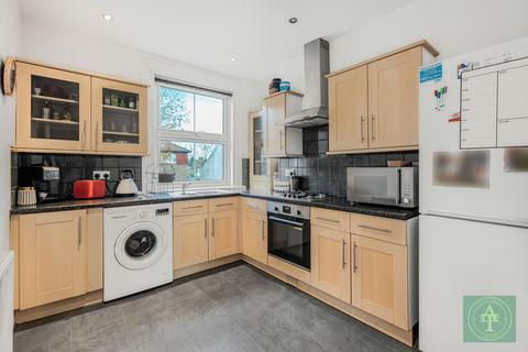2 bedroom flat for sale, Pellatt Grove, Wood Green, London, N22