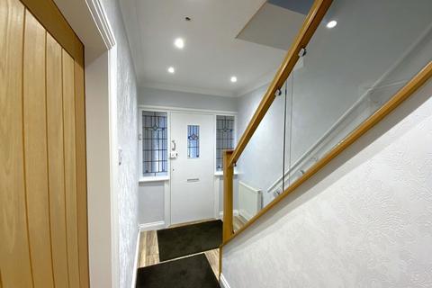 3 bedroom semi-detached house for sale, Stourbridge Road, Halesowen B63