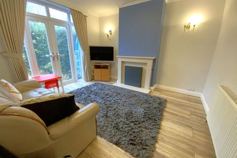 3 bedroom semi-detached house for sale, Stourbridge Road, Halesowen B63