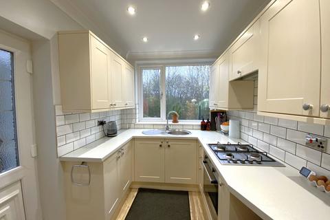 3 bedroom semi-detached house for sale, Stourbridge Road, Halesowen B63