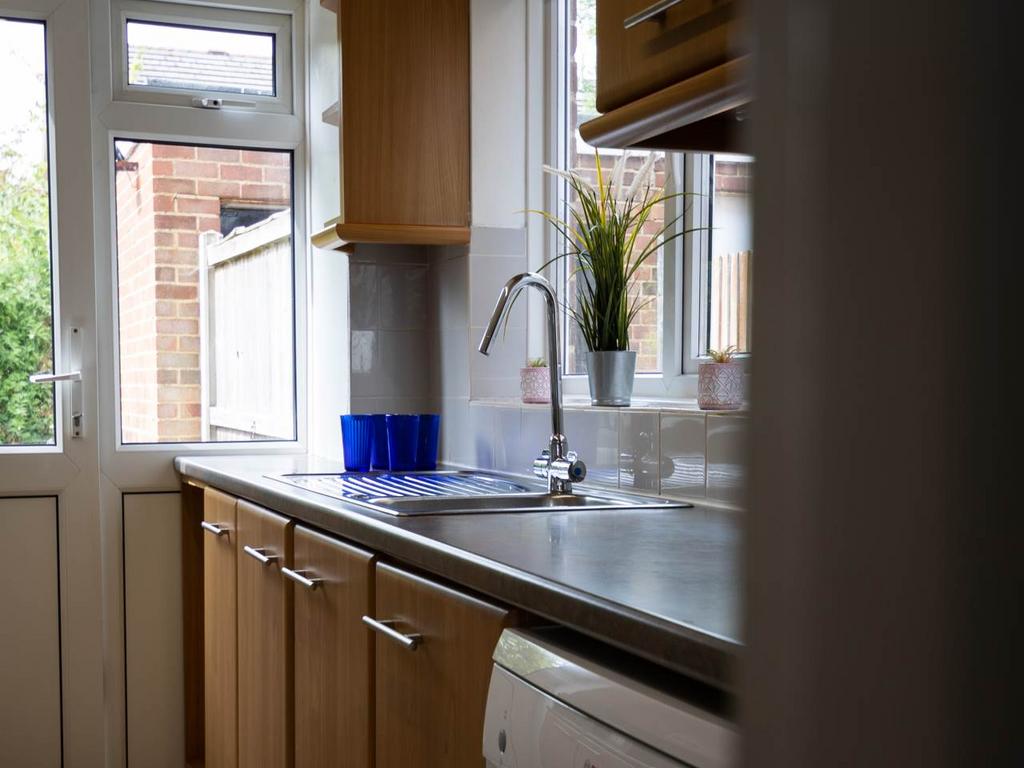 7 Brockenhurst Close