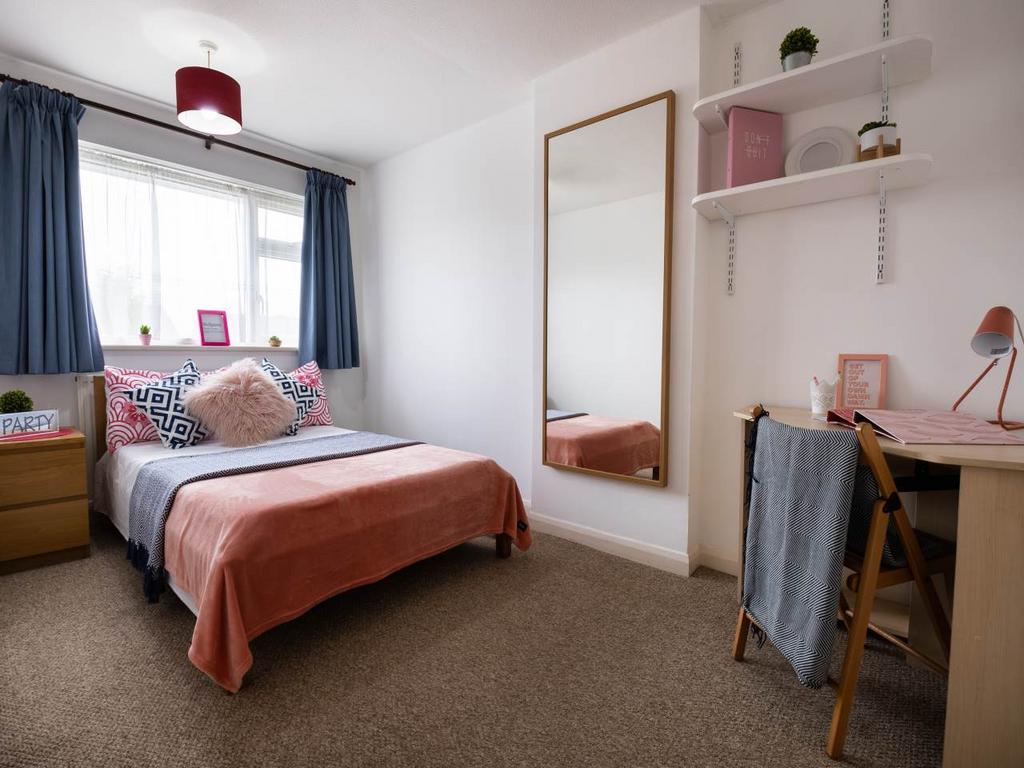 7 Brockenhurst Close