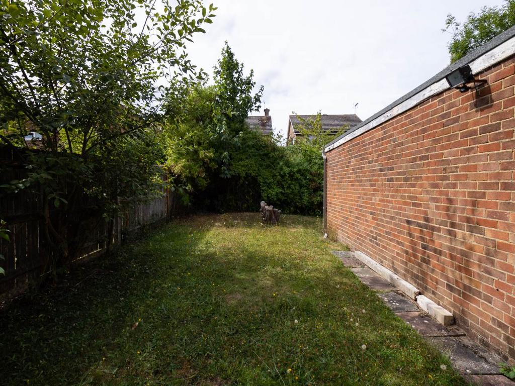7 Brockenhurst Close