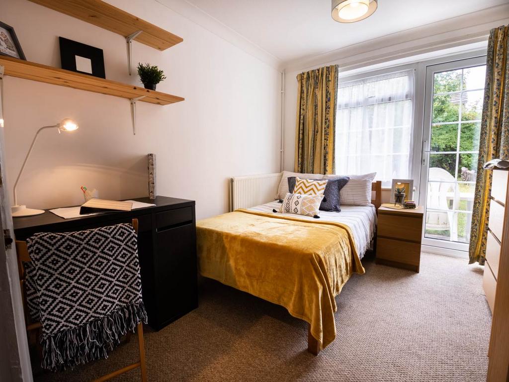 7 Brockenhurst Close