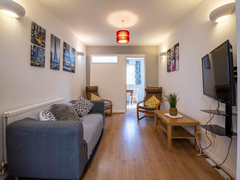 9 O-Canterbury-Studen