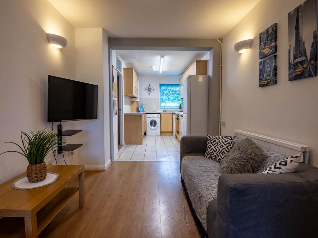 9 O-Canterbury-Studen