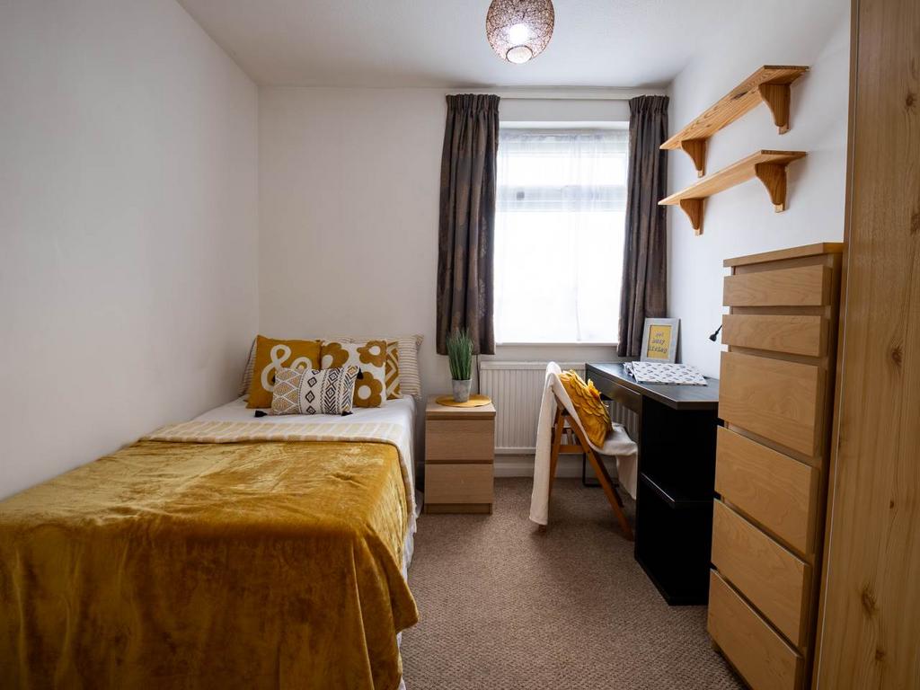 9 O-Canterbury-Studen