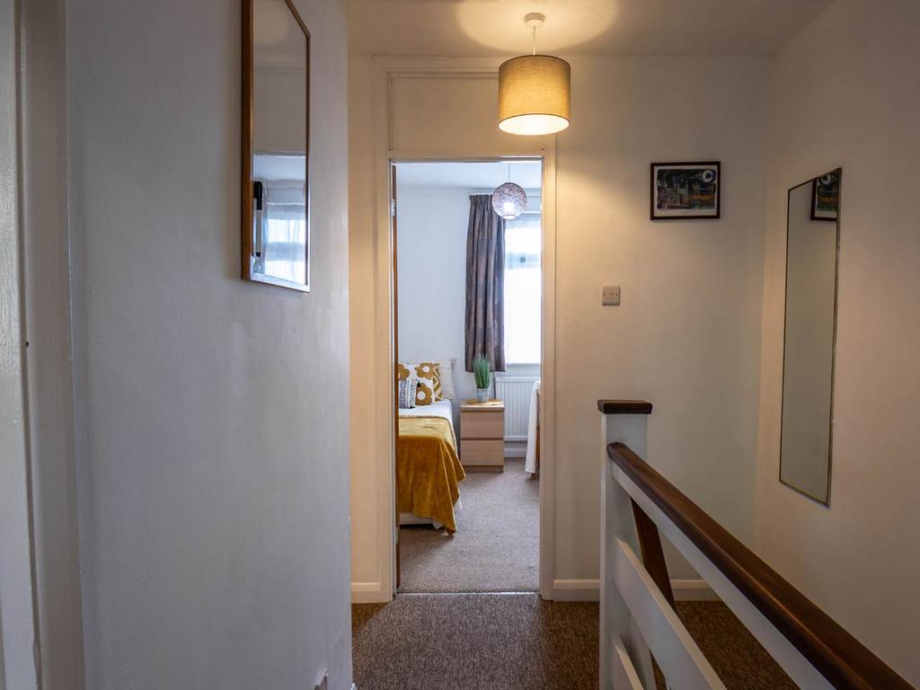 9 O-Canterbury-Studen