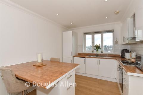 3 bedroom apartment for sale, Lower Southend Road, Wickford, Essex