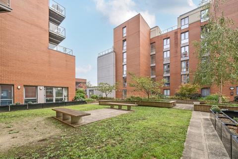 3 bedroom apartment for sale, High Street, Brentford, Middlesex