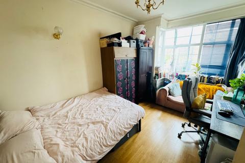 undefined, Derwent Road, Ealing, W5 4TN