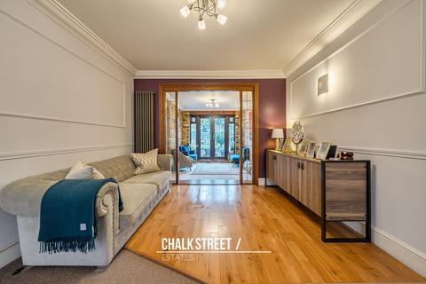 4 bedroom semi-detached house for sale, Wayside Avenue, Hornchurch, RM12