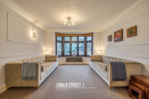4 bedroom semi-detached house for sale, Wayside Avenue, Hornchurch, RM12