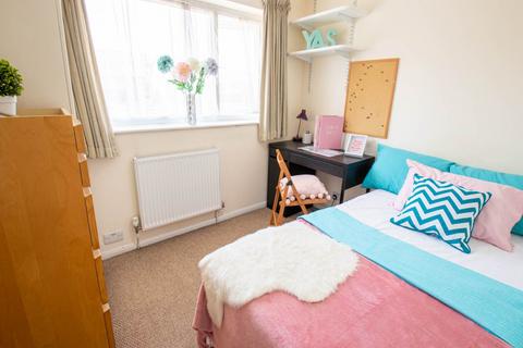 5 bedroom house to rent, Mead Way, Canterbury, Kent