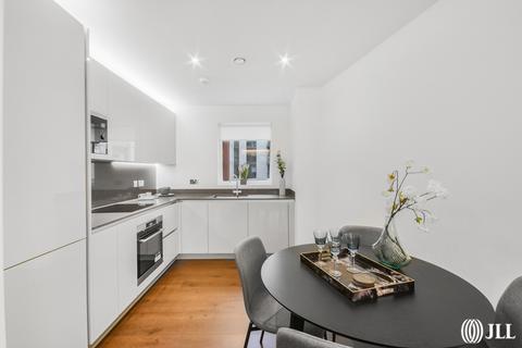 2 bedroom apartment to rent, Lexington Gardens London SW11