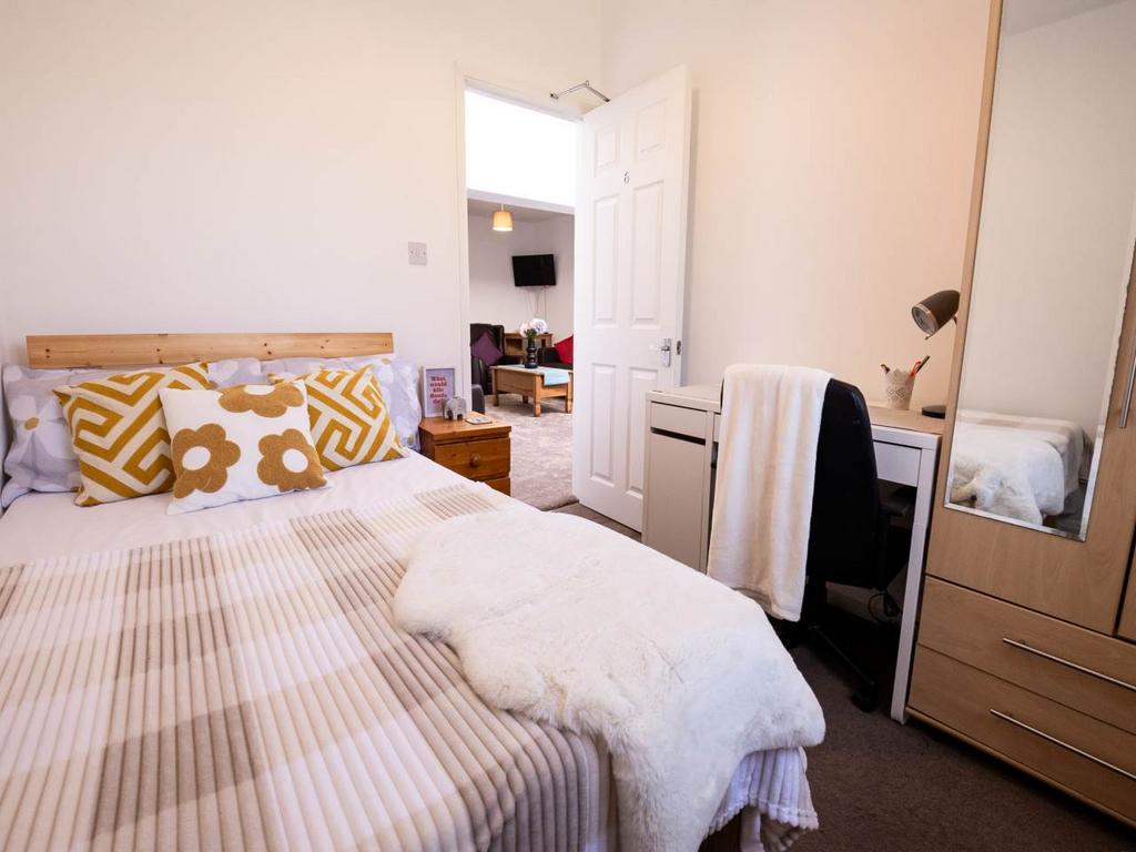 21crowngardens stude