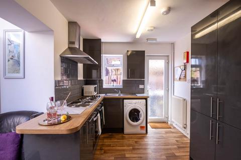 6 bedroom house to rent, Crown Gardens, Canterbury, Kent