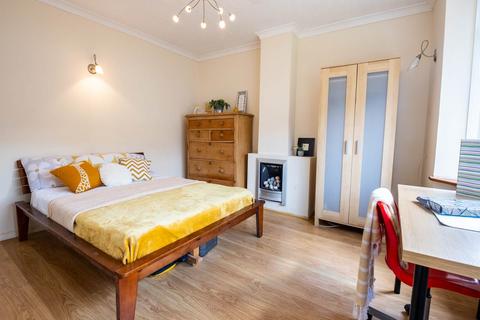 6 bedroom house to rent, Hillside Avenue, Canterbury, Kent