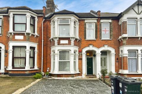 2 bedroom flat for sale, De Vere Gardens, Ilford, IG1