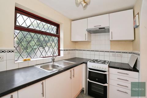 2 bedroom ground floor flat for sale, De Vere Gardens, Ilford, IG1