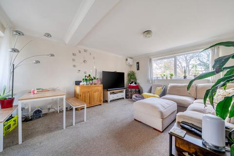 2 bedroom flat for sale, Warren Road, Guildford, GU1