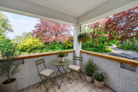 2 bedroom flat for sale, Warren Road, Guildford, GU1