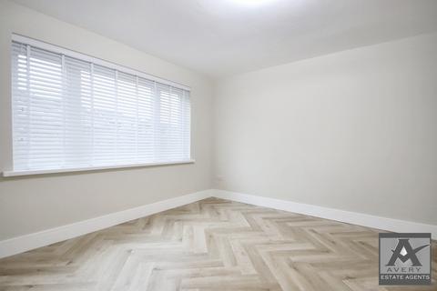 2 bedroom flat to rent, Manor Farm Crescent, BS24