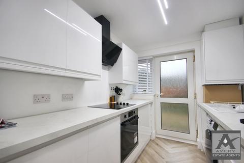 2 bedroom flat to rent, Manor Farm Crescent, BS24