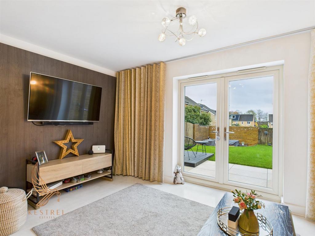 CAM03976 G0-PR0319-STILL004.jpg