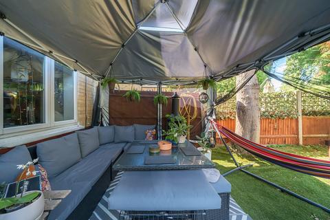 undefined, Green Dragon Lane, Brentford