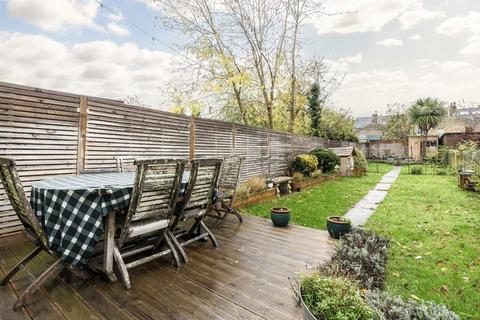 4 bedroom terraced house to rent, Friern Road, London SE22