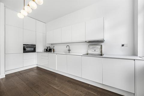1 bedroom flat to rent, Denning Road, Hampstead Village, NW3