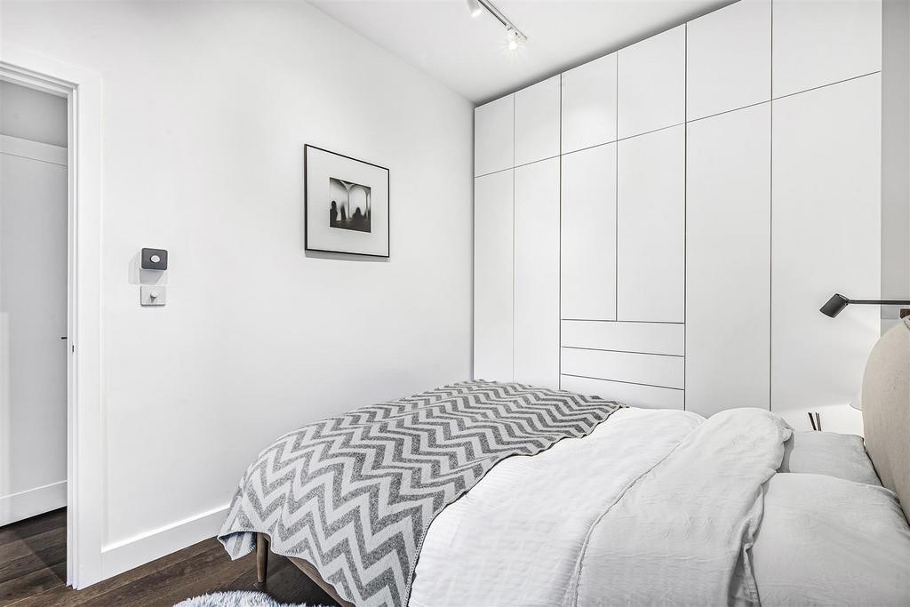 BEDROOM1c.jpg