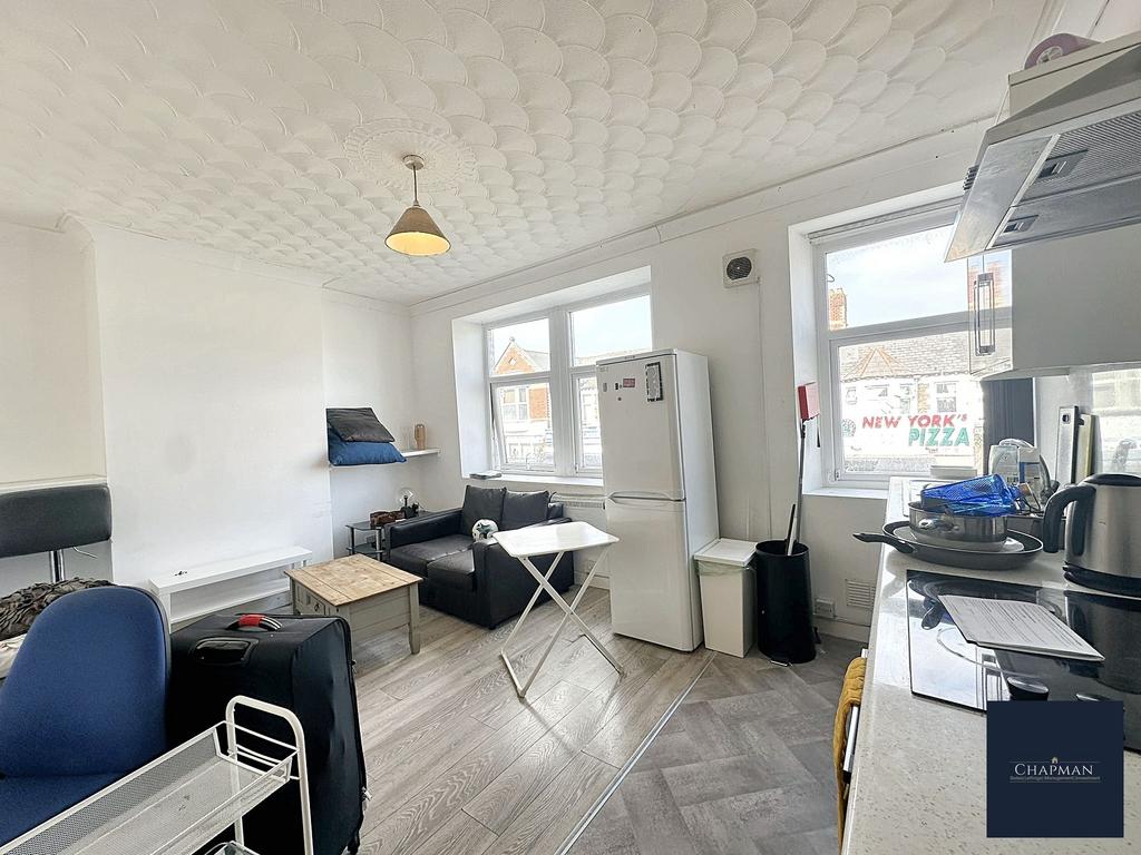 Kitchen &amp; Living