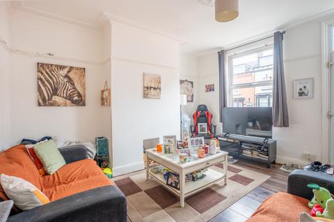 2 bedroom terraced house for sale, Leeds LS11
