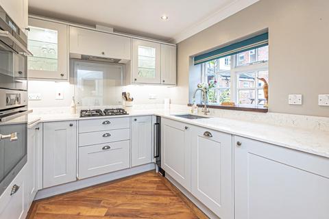 2 bedroom cottage for sale, London Road, Aston Clinton, Aylesbury