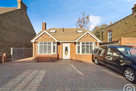 3 bedroom detached bungalow for sale, Key Street, Sittingbourne