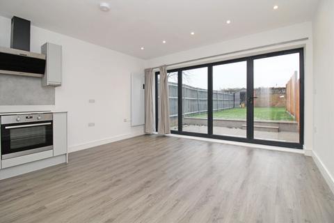 2 bedroom flat to rent, Lynton Road, London W3