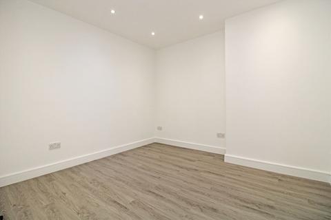 2 bedroom flat to rent, Lynton Road, London W3