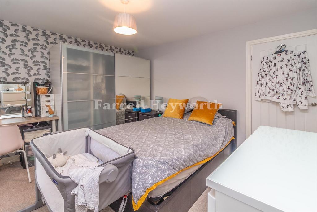 Bedroom 1 image 2