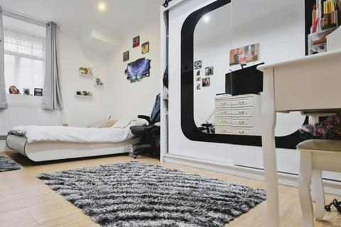 3 bedroom apartment to rent, Upton Lane, London E7