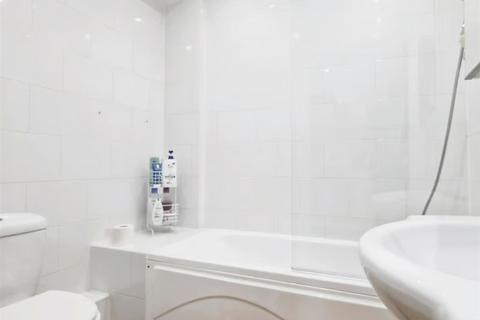3 bedroom apartment to rent, Upton Lane, London E7
